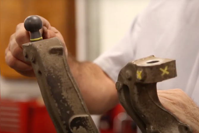 Ball joint in an undamaged steering knuckle.