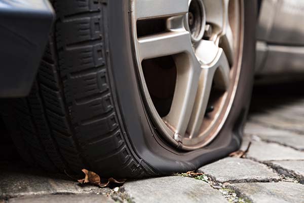 Dommages aux flancs du pneu : que faire ?