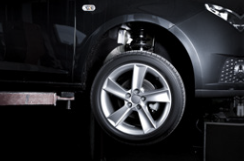 MOOG - Vastzetten van Draagarmen op Sub Frame van een Voertuig - voertuig op de brug MOOG - Vastzetten van Draagarmen op Sub Frame van een Voertuig - voertuig op de brug