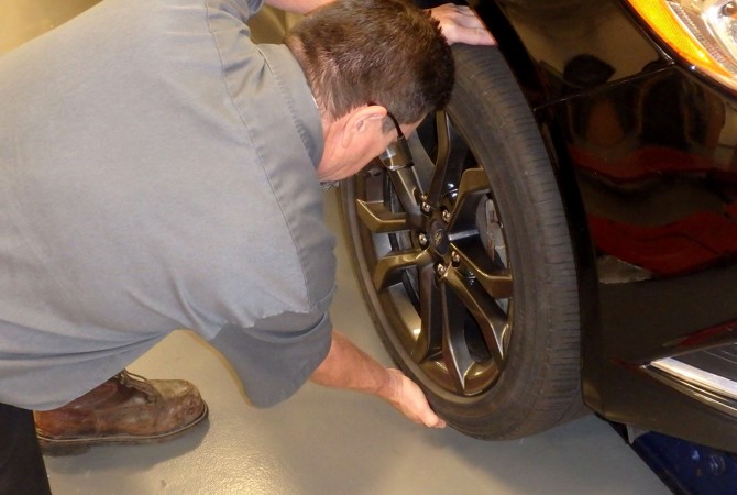 Measuring Ball Joint Axial Looseness with Dial Indicator Measuring Ball Joint Axial Looseness with Dial Indicator