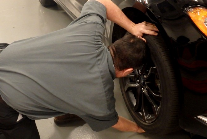 Checking Ball Joint Radial Looseness on Macpherson Strut Checking Ball Joint Radial Looseness on Macpherson Strut