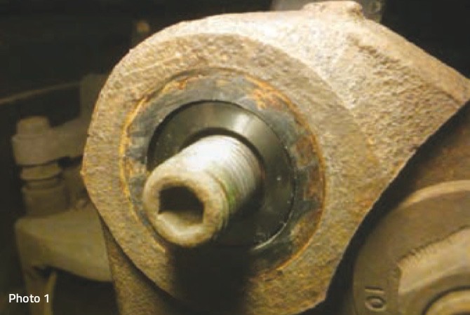 https://www.moogparts.com/content/loc-na/loc-us/fmmp-moog/en_US/technical/bulletins/tech-tips/how-to-replace-lower-ball-joint-with-insert-over-stud/_jcr_content/article/article-par/image_copy_960564958.img.jpg/ball-joint-on-vehicle-1695751195142.jpg